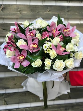 Букет цветов из: Розы и Хризантемы в Шилке