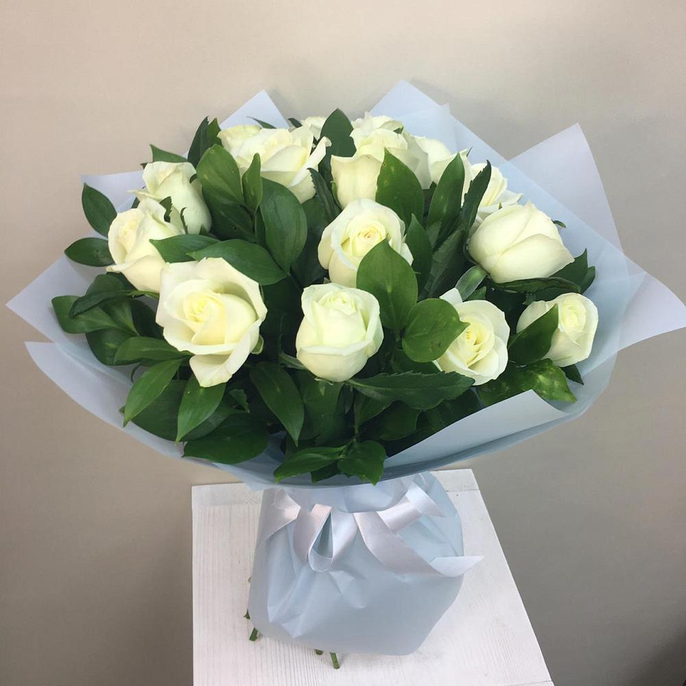 Букет 15 Белых роз Проуд в Шилке