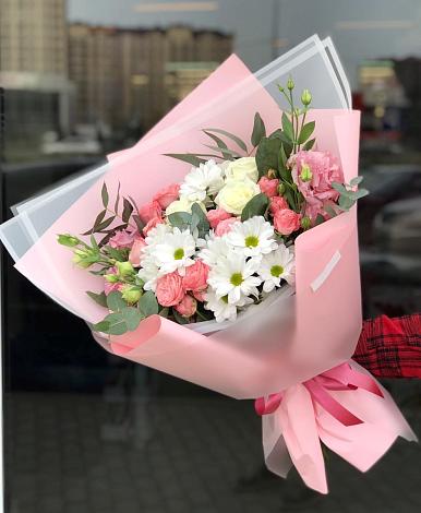 Букет цветов из: Розы, Лизиантусы и Хризантемы в Шилке